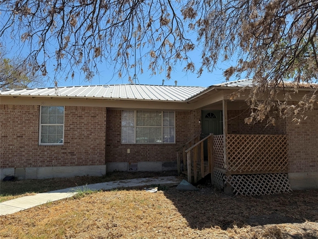 504 N Frederick Street - Photo 1