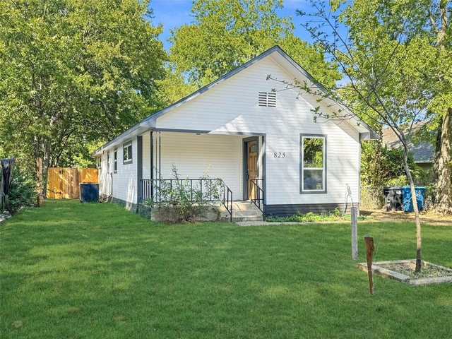 825 W Nelson Street - Photo 1