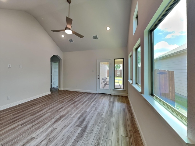 925 King Street - Photo 1