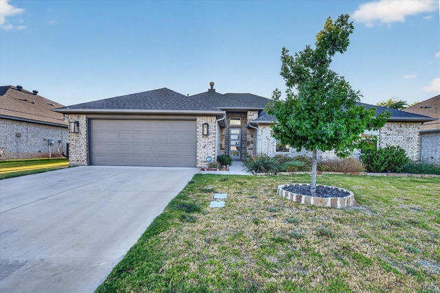412 Brinkley Drive - Photo 1