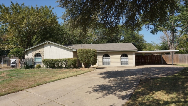 2308 Warwick Court - Photo 1