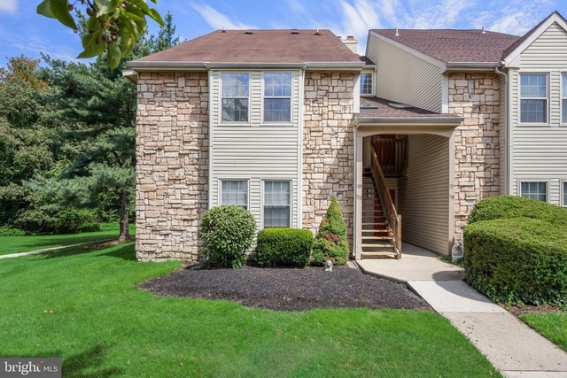 319 Tavistock - Photo 1
