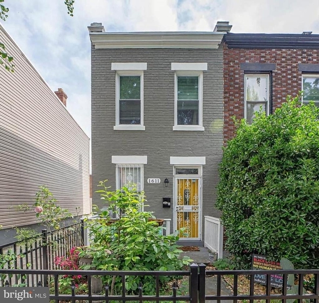 1611 Rosedale Street Ne - Photo 1