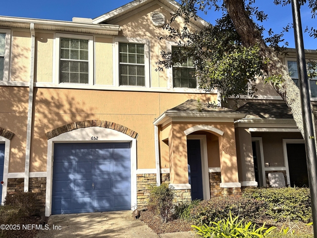 652 Crystal Way - Photo 1