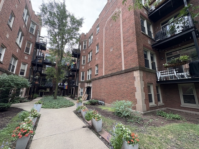1649 W Pratt Boulevard - Photo 1