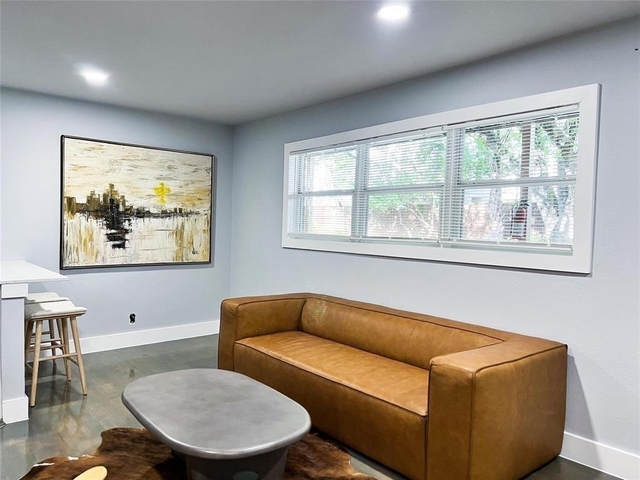 1405 Hyde Park - Photo 1