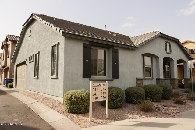 250 N Sandal -- - Photo 1