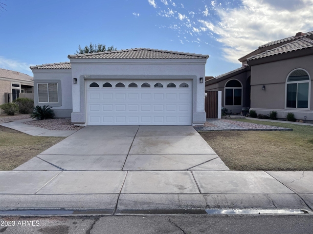 1539 E Beacon Drive - Photo 1