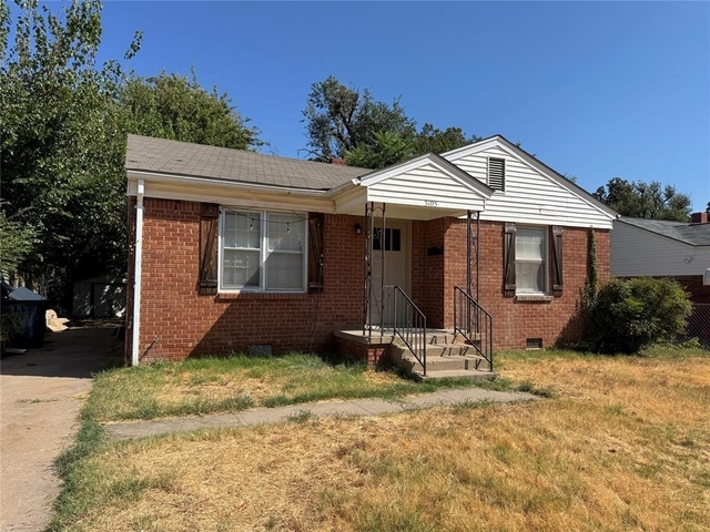 3105 W Park Place - Photo 1