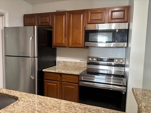 6200 Ne 22nd Way - Photo 1