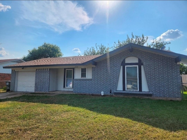 2605 Arlington Lane - Photo 1