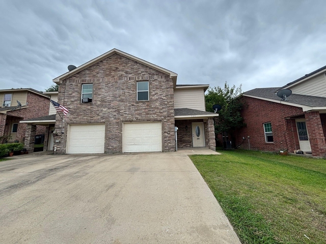 909 Parkplace Ridge - Photo 1
