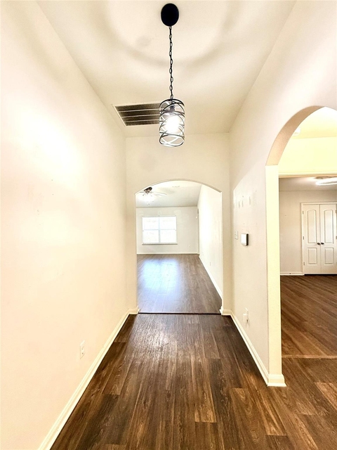 1401 Macy Lane - Photo 1
