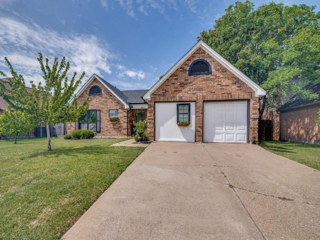 8421 Liberty Lane - Photo 1