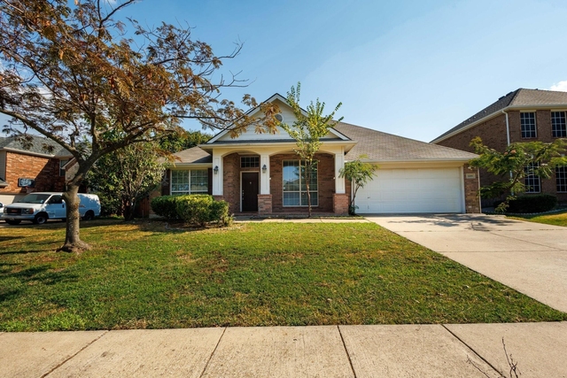 3200 Edgebrook Court - Photo 1