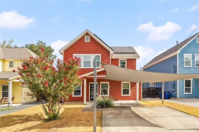 3004 Neal St - Photo 1