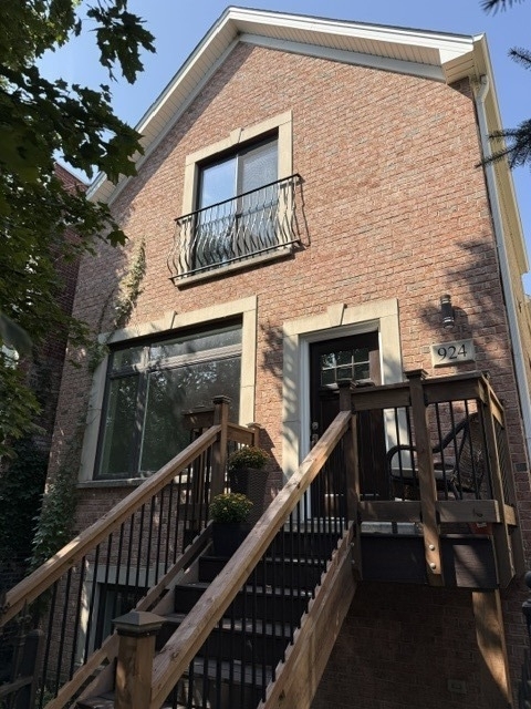 924 N Richmond Street - Photo 1