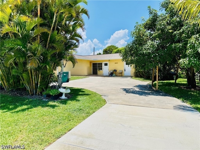 690 98th Avenue N - Photo 1
