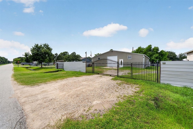 2213 Ellis Drive - Photo 1