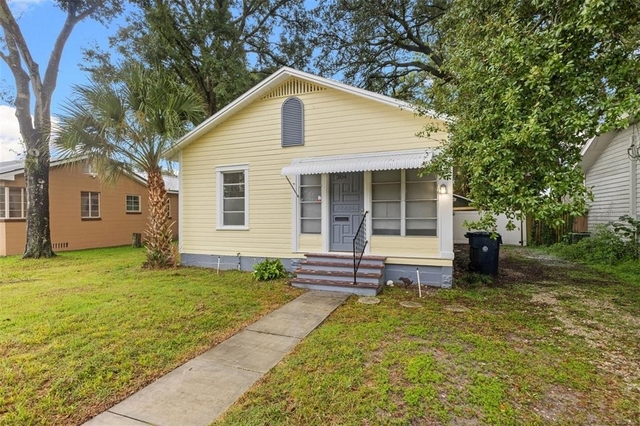 304 W Flora Street - Photo 1