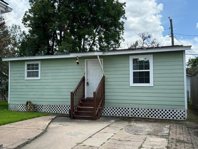 914 E 25th Street - Photo 1