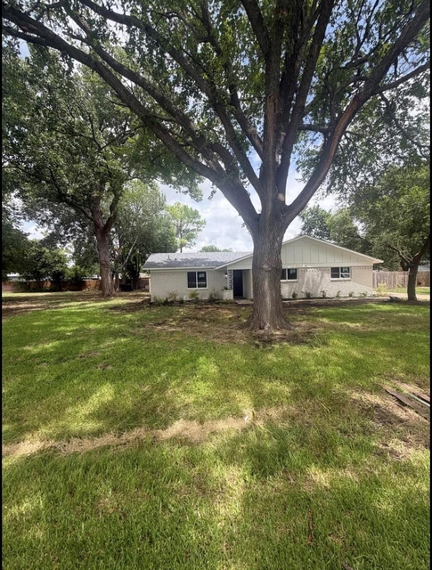 3905 Link Lea Drive - Photo 1