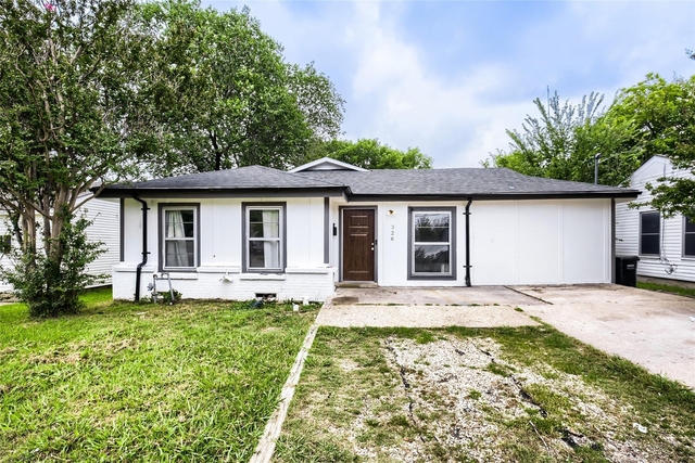 326 E Holley Street - Photo 1