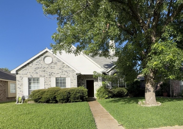 2918 Lake Valley Drive - Photo 1