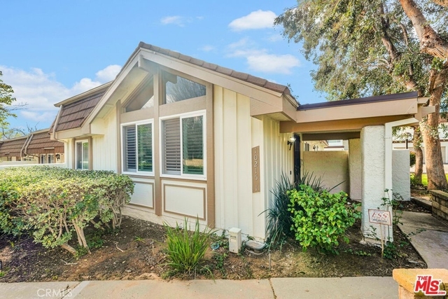10215 Larwin - Photo 1