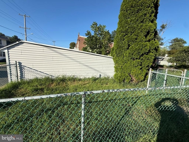 220 10th Street - Photo 1