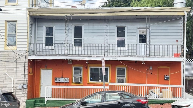 1001 N 11th Street - Photo 1