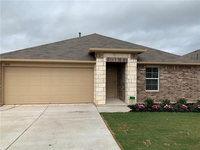 10808 Seguin St - Photo 1