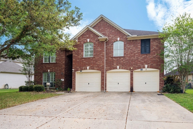 1823 Blue Water Bay Drive - Photo 1