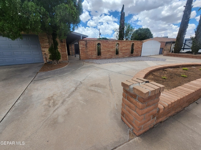 9008 Turrentine Drive - Photo 1