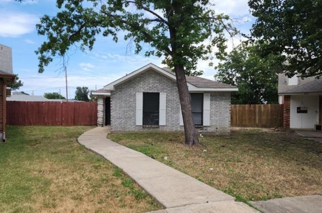 305 Meadow Court - Photo 1