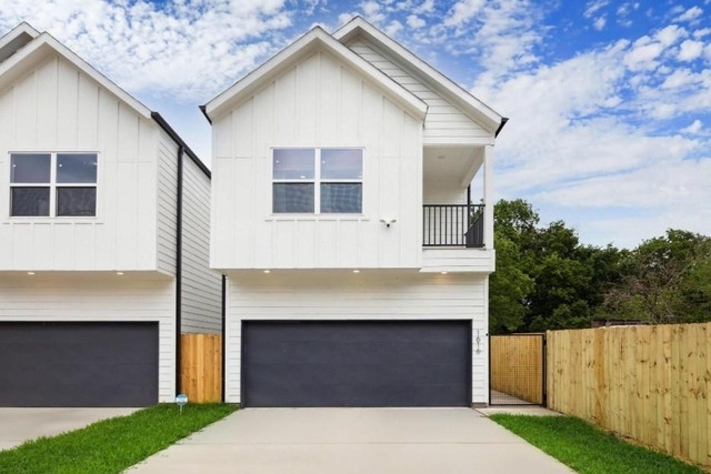 2402 Mann Street - Photo 1