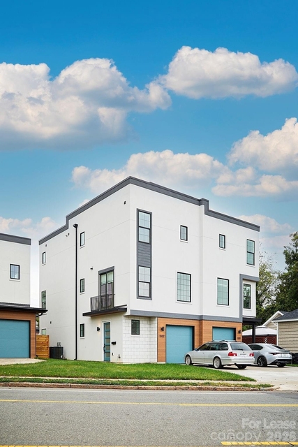 1300 E 10th Street - Photo 1