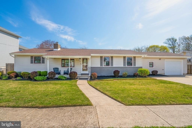 715 Lafayette Boulevard - Photo 1