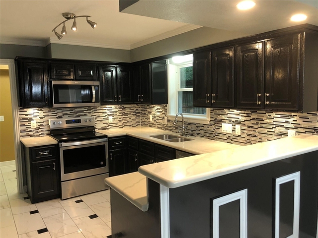 2606 N Woodloch Street - Photo 1
