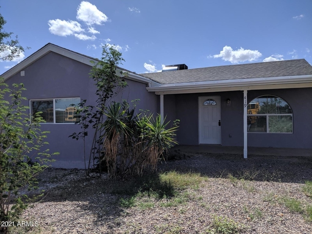 419 W 10th Street - Photo 1