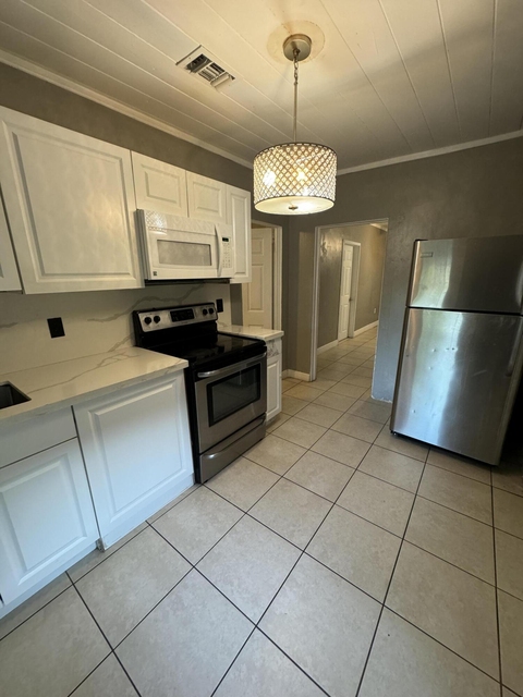 715 S B Street - Photo 1