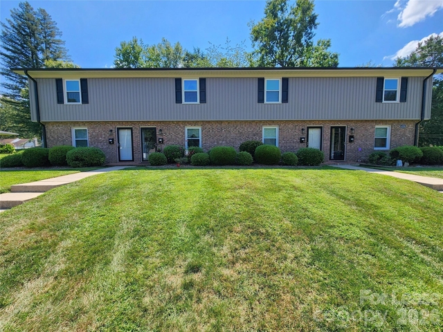 406 E 18th Street - Photo 1