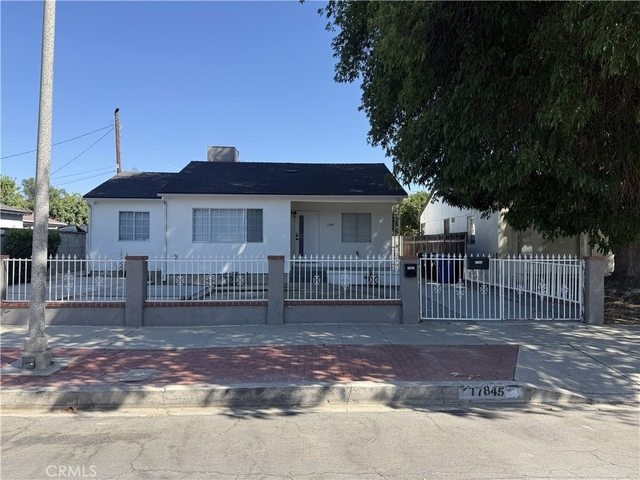 17845 Victory Blvd. - Photo 1