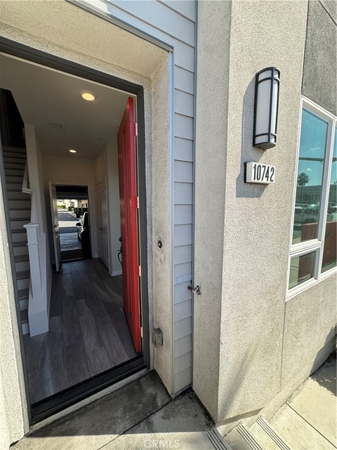10742 Paramount - Photo 1