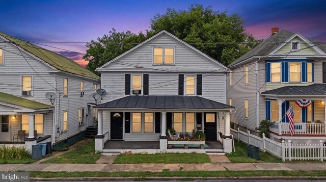 730 W John Street - Photo 1