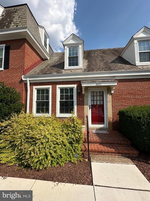 3021 S Buchanan Street - Photo 1