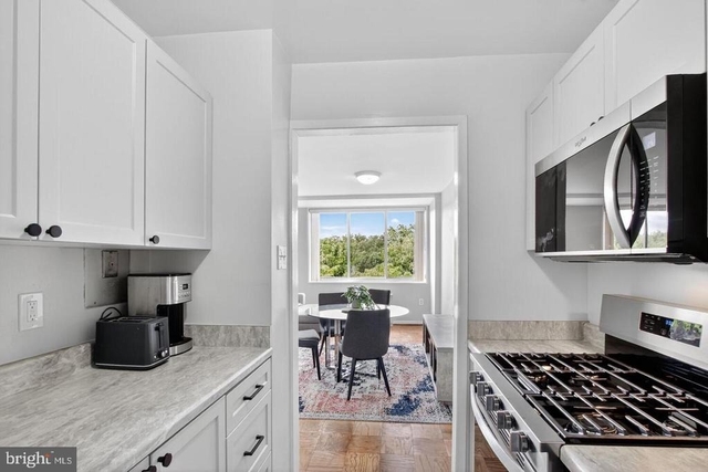10401 Grosvenor Place - Photo 1