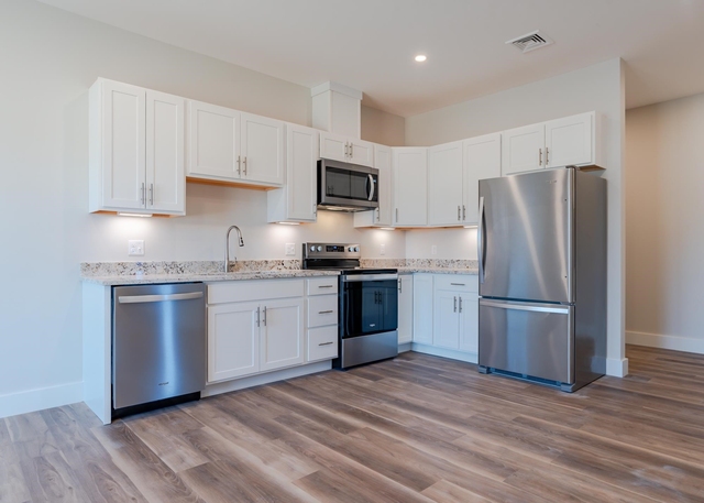 18 Sullivan - Photo 1