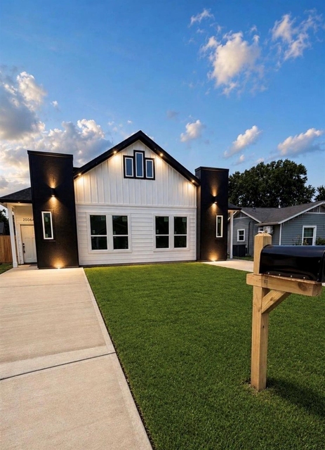 2006 Vince St - Photo 1