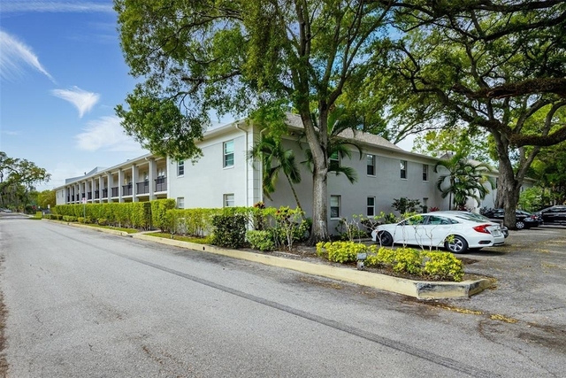 5221 Bayshore Boulevard - Photo 1